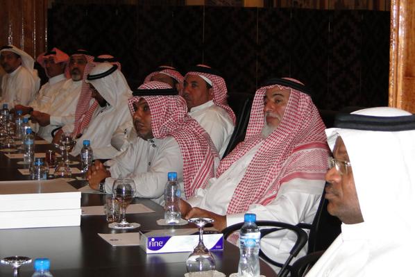 AhaliAlkomra's tweet photo. صور من أجتماع الأهالي الثالث بالمجلس البلدي http://t.co/nCLRCNaE4M