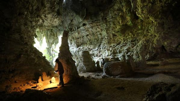 Ancient cave. Пещера Пейнтед-Кейв. Карстовые пещеры в Маросе и панкепе. Индонезия пещеры. Пещера хозяйки медной горы.