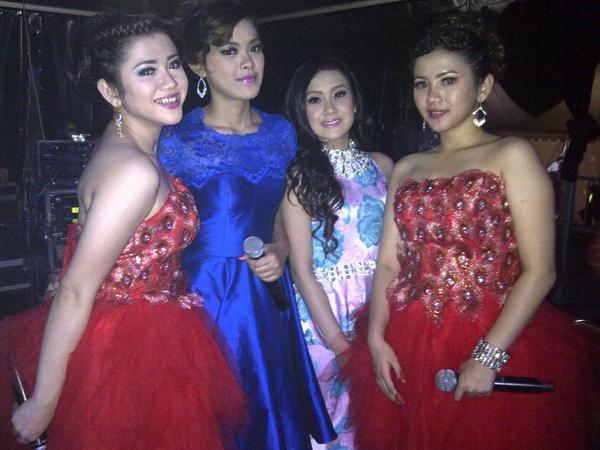 With elsa n citacitaa "sakitnya tuh disni"