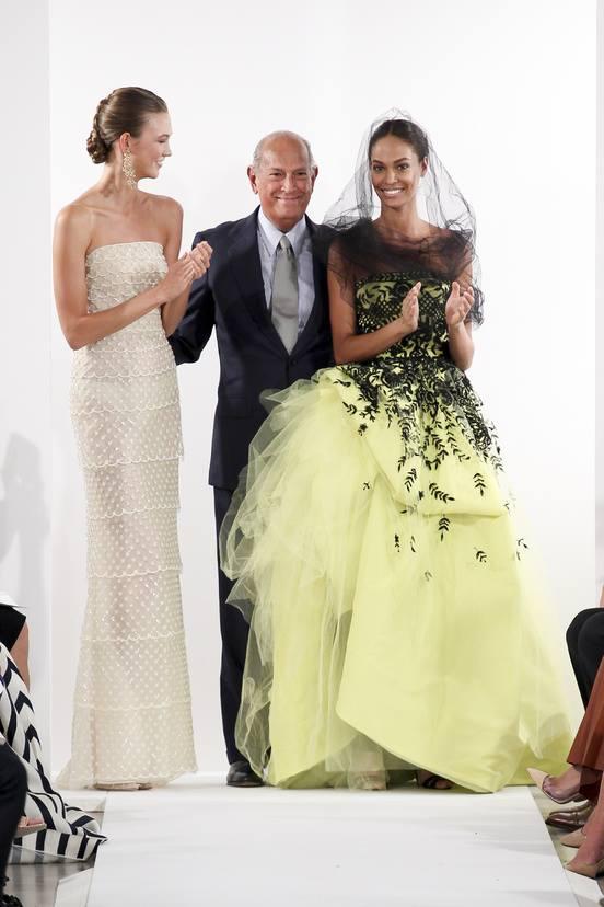 Paris is waking up to the sad news that designer #OscardelaRenta has passed away bit.ly/JVhUc7