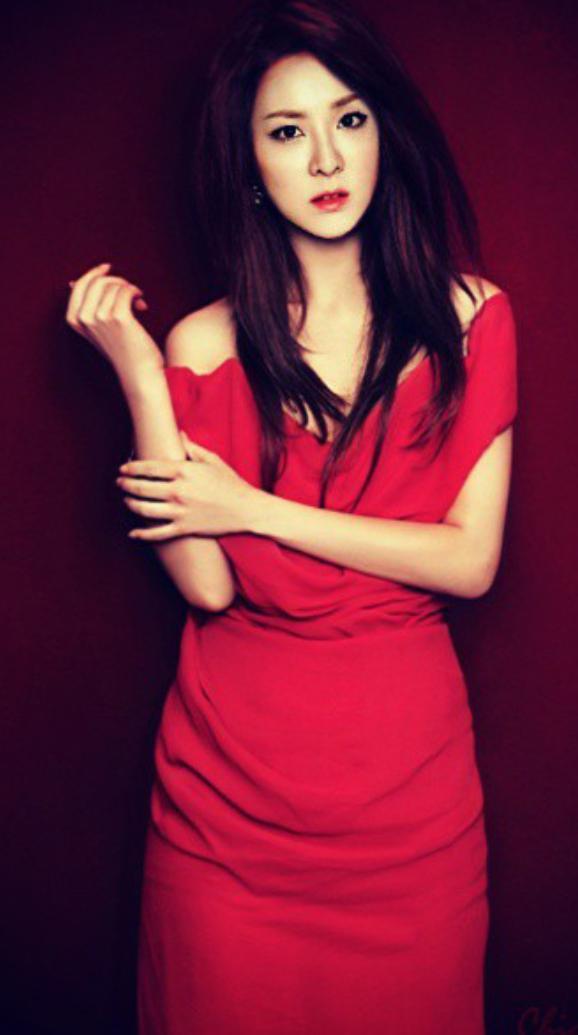 CareForYuta's tweet photo. RT if you love Dara Noona. http://t.co/DXIeI8X0qX