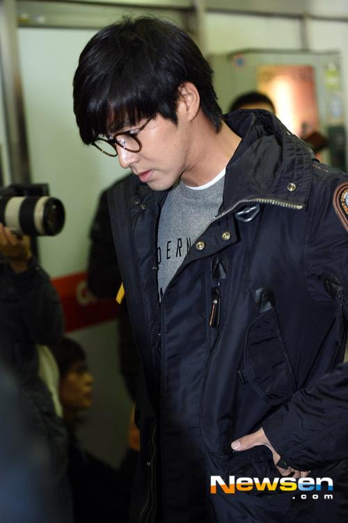 B0d6wNeCcAI5uha.jpg:large