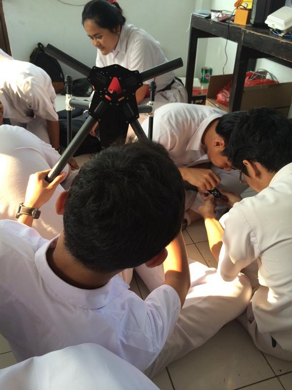 Ini proses hari pertama pengerjaan : pemasangan motor dan perakitan rangka