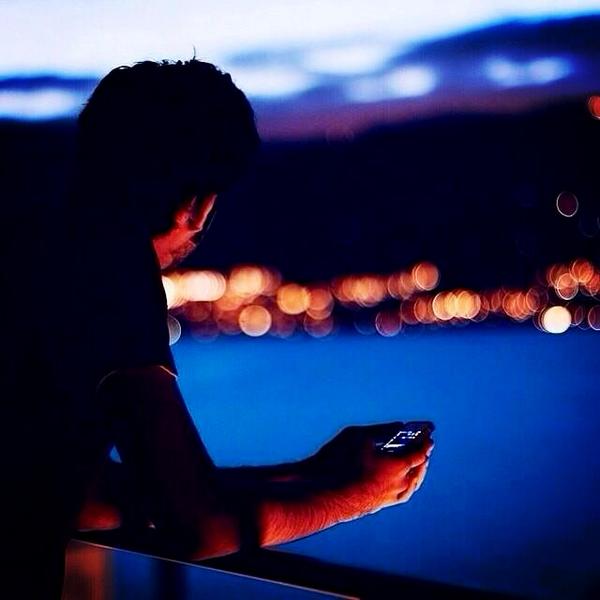 ABO_FAREs112's tweet photo. *

أشتاقك للحجم الذي يفوق تصورك ، للحجم الذي يجعلك  ''الصوره الأولى''  التي تتداعى لمخيلتي عندما اسرح بعيداً.. ! http://t.co/w5mq3JU8l2