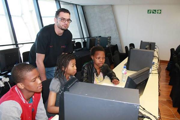Theo_Sauls's tweet photo. Thanks @shaun_morrow @bettech for inspiring our young minds. http://t.co/Ozy9VLY9dY