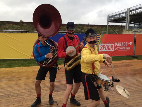 We zijn weer los!! #SpoorParade Amersfoort met ook: de funfare.nl