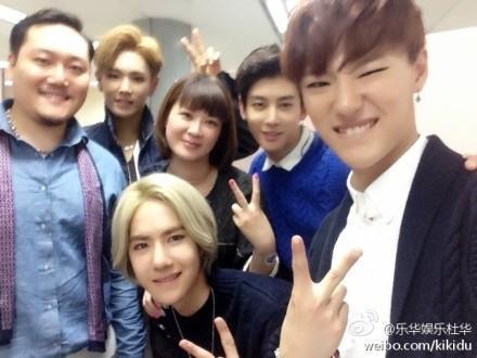 YGxYIBO's tweet photo. UNIQ http://t.co/w28IX7aW3i