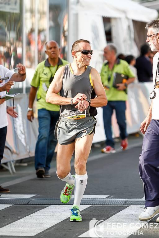 TriatlonTotal's tweet photo. TRAMPOSO CAZADO EN LA MEDIA DE VALENCIA @MedioMaratonVLC @JoxeSpeaker @CarlosDomingo23 http://t.co/ywTe6WGLZd http://t.co/5G4rGY8QVb”