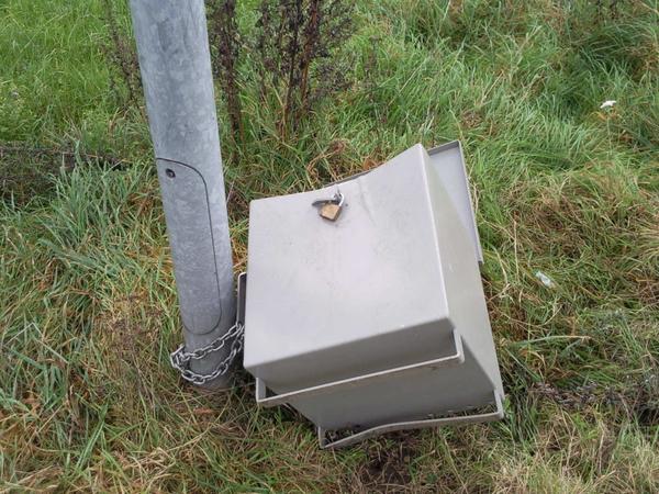 BoschCharly's tweet photo. Verkeerstelling aan de Camphuyzenweg zal zo wel lukken !!! http://t.co/bFGaMHPxBv