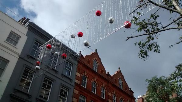 CrownAnchor1's tweet photo. @StarandGarter1 @SilkandGrain @TheCricketers1 Looking awesome everyone! Covent garden is Christmas focused already :) http://t.co/pgMrHMrBdJ