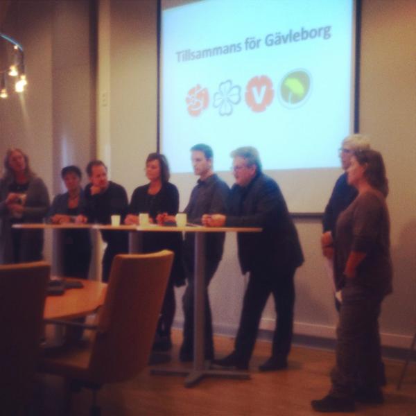 MPgavleborg's tweet photo. Den nya majoriteten för Region Gävleborg presenteras. #tillsammansförGävleborg #lgpol http://t.co/rs5TFuvAcY