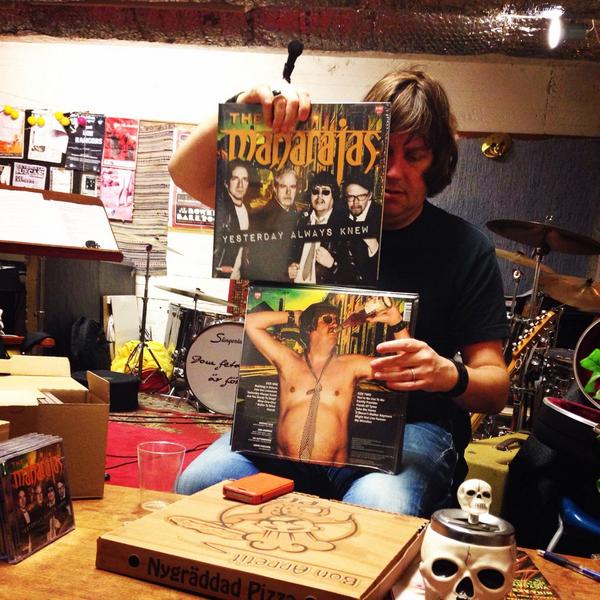 killingenfn's tweet photo. The new record just arrived @ The Maharajas headquarters. Release date 29/10. For Swedish orders go to Ginza.se http://t.co/YdnapUc70u