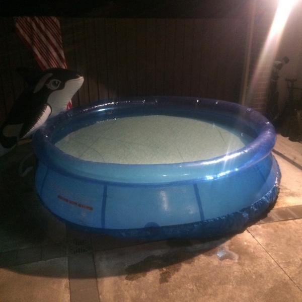 _Aimee_Taylor's tweet photo. Best day ever 🙌👌 #newpool #dreampool @AverageGoal #averagelifegoals http://t.co/4MT2yqbdi8