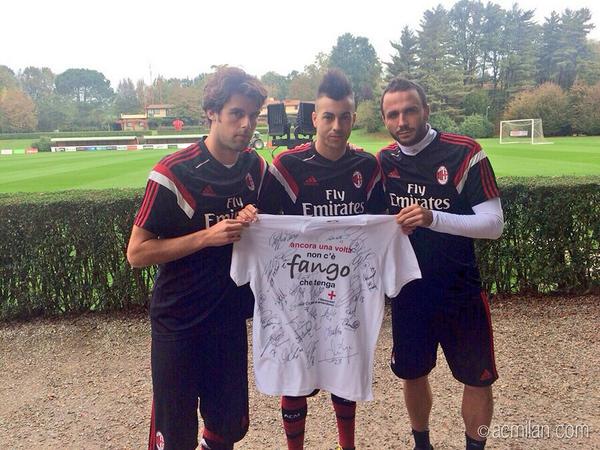 acmilan's tweet photo. Anche il Milan è vicino alla città di #Genova, colpita dall'alluvione dei giorni scorsi http://t.co/q0sjz9Yvu8