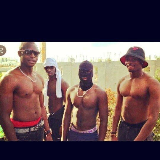 M9cliik's tweet photo. #M9CLIIK Vla lequipe gros Que des que des negros costau #ClipB2y3 arrive très très lourd rester branché 👌 http://t.co/brsEzoTJf3