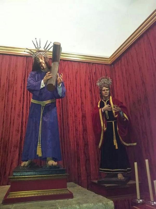 SSVejer's tweet photo. BD. Así se encuentra Ntro. Padre Jesús Nazareno y San Juan Evangelista, ataviados para los Santos Difuntos #SSVejer http://t.co/RzLKavU7zk
