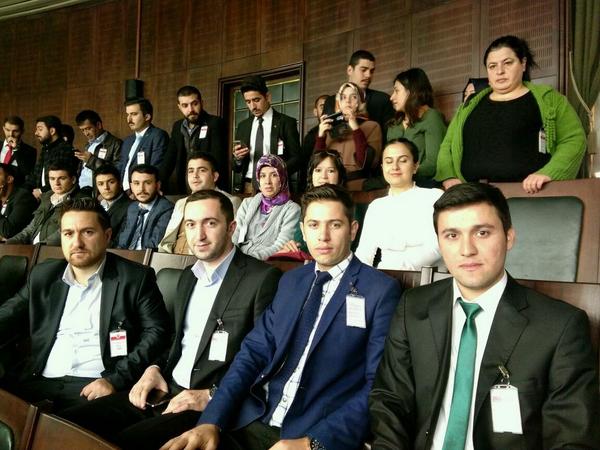 akgenclkmamak's tweet photo. Ak Parti Grup Toplantısı için TBMM'de yerimizi aldık.Başbakanımızı dinliyoruz. http://t.co/9KxIpQsRMy