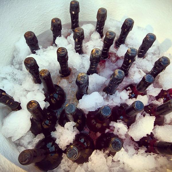 SCIARRdAlesio's tweet photo. Endless Summer 🇮🇹☀️ #neverendingsummer #icebucket #wine #italy #Abruzzo #Sciarr #montepulciano #cerasuolo #trebbiano http://t.co/nM96Ct2PWj