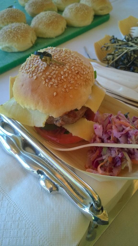 kidsofthecape's tweet photo. Don't forget to stop at @Vineyard_Hotel hole 10 for burgers and bubbly! #kotcgolfday http://t.co/enfqFww63d
