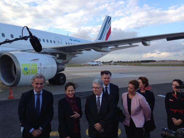 AFnewsroom's tweet image. L'#A321 #Labline accueilli à Orly par Mme S. Royal, P. Gandil, A.de Romanet cc @ministere_DD @DGACfr @aeroportsParis
