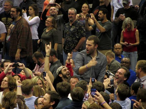 onmilwaukee's tweet photo. .@mflynn_10 gets lifted at #pearljam #literally http://t.co/AmJeqUJLF8 http://t.co/HgcUBGzHHV