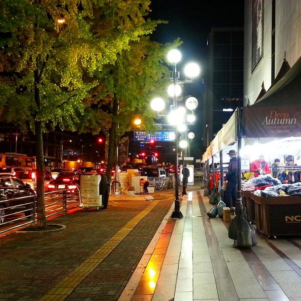 ecinekim's tweet photo. 퇴근하려고 밖으로 나왔는데
쌀쌀한 날씨에 너무 놀랬다!
#가을날씨 #일산 #퇴근 #뉴코아 http://t.co/Sq8sIilj7L