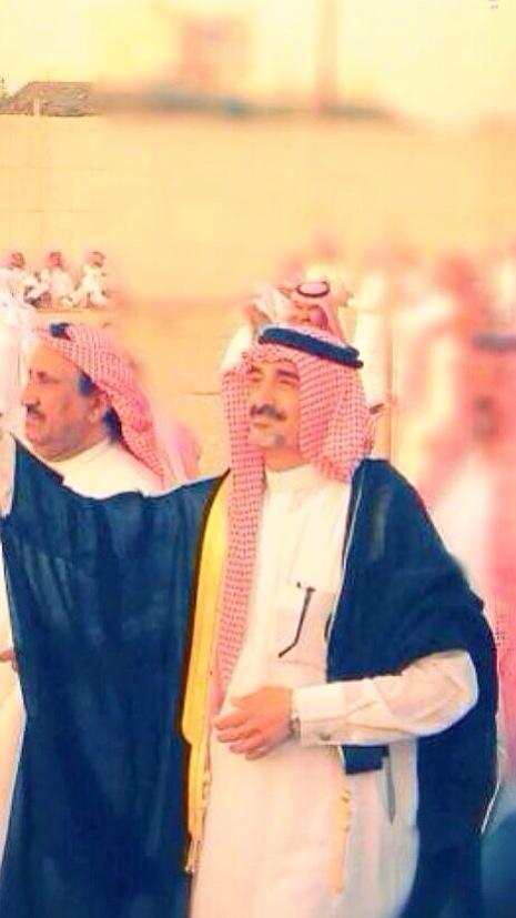 الشاعر عبدالله علي الحارثي 
قام بزيارة 
للشيخ عمير بن عبدالله بن عاتق الحارثي
وقد اطلق ابومصعب لقب 
لسان بالحارث