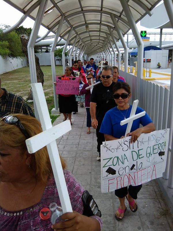 iamborderless's tweet photo. Scenes from anti-militarization demonstrations along the Mex-Am border last week. #iamborderless http://t.co/J7kqgVhq4z