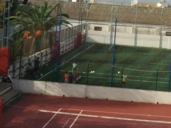 tabernafonsi's tweet photo. Que alegría volver a ver a @juanjoseperez29 y @jMedranob93 entrenando a los niños...grandes!!! http://t.co/SiMo0Cu48z