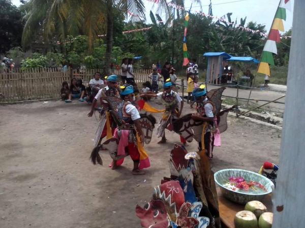 andriarfan's tweet image. @TonightShow_NET hanya ada di indonesia KUDA BAND :) #HDITonightShow