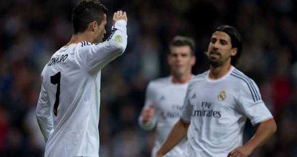 real_pasion's tweet photo. A Messi lo alaba su mismo técnico, A Cristiano los jugadores y técnicos rivales #Diferencias http://t.co/sZO93hIeTN