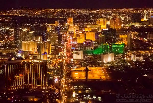 ToppersDeFilm's tweet photo. Las Vegas by night! http://t.co/FMx98Retkm