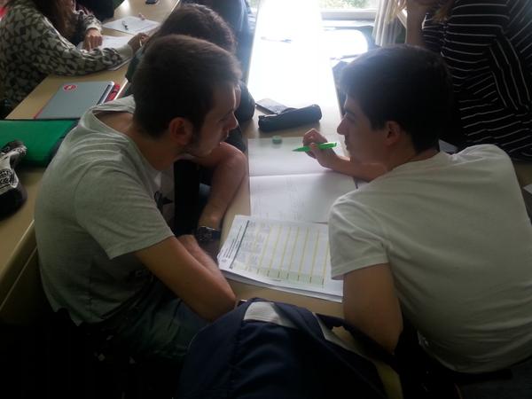 EcosistemaP's tweet photo. Elaborando las rubricas para evaluar los proyectos http://t.co/hgEB1HHDaW