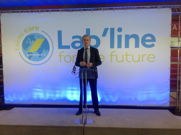 AvgeeksFR's tweet image. Lancement #LabLine par F. Gagey PDG #AirFrance "l'informatique + nvelles technos polluent plus que transport aérien"