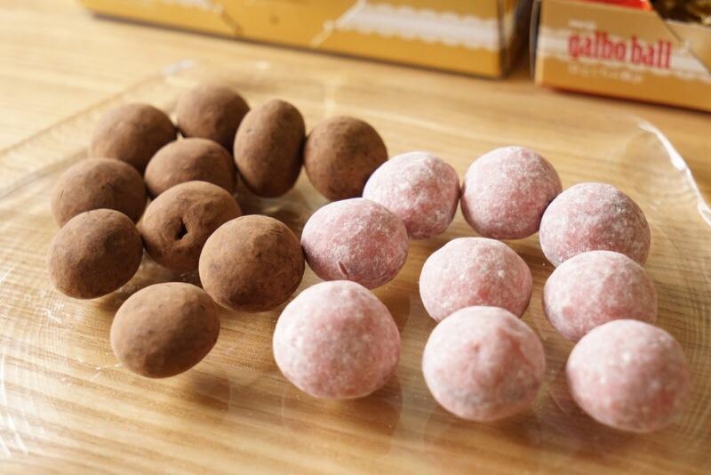 チョコレートくん No Twitter 新発売コンビニチョコ情報 明治 ガルボボール ひとくちの贅沢 またまた新作のガルボが登場 しかも 冬限定のガルボでお味は2種類 ショコラ味とイチゴ味だ 記事はこちら Http T Co N9owsi7zis Http T Co Jidlq99khn