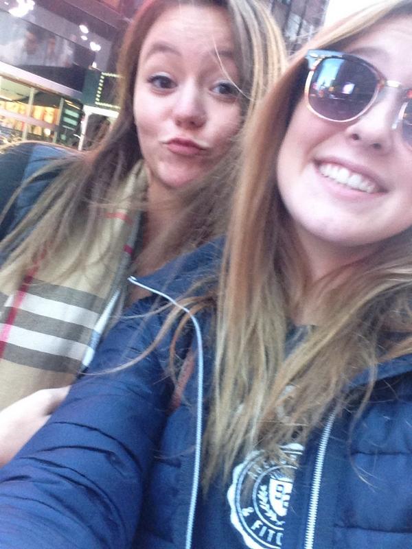RelindeDeLy_x's tweet photo. New york met best friend maartie 💞🇺🇸 http://t.co/TVVCbZLtxX