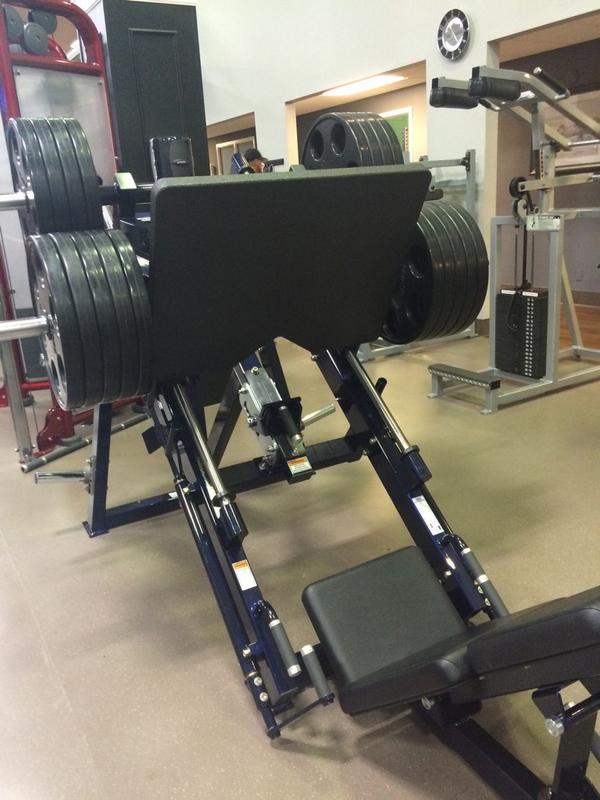 crschmidtyy's tweet photo. 810 or it didnt happen?? Leg press from yesterday #810 #18plates http://t.co/1Z1EmFrBLR