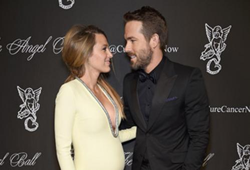 GraziaUK's tweet photo. Naww! Blake Lively hits the red carpet with husband Ryan Reynolds, both wearing @gucci...
http://t.co/Dq76FYElQ5 http://t.co/UVL1LbSe33