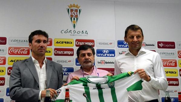 CordobaCF_ofi's tweet photo. Presentación de Miroslav Djukic. #BienvenidoDjukic 
http://t.co/5lSSDsJybA http://t.co/EWS27prRV0