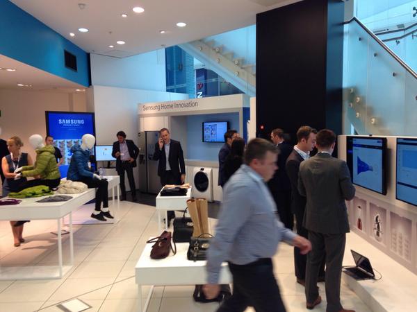 JuhaMattsson's tweet photo. Here's a peek preview to the future of brick &amp; mortar #retail @Walkbase @samsungbusiness #SamsungFuture #O2forRetail http://t.co/S7Nbdm5syV