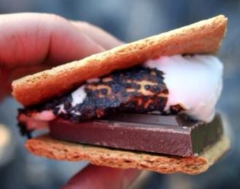 MercerNPC's tweet image. Need s'more Pan love? Come to Cruz Plaza at 8pm to make yummy s'mores and hang out with Pan sisters! #mercerpanlove