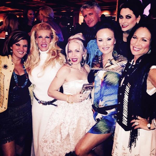 LeeAnneLocken's tweet photo. Hanging with the crew at #cbb2014! @Cheryl_RRios @shonagilbert @TiffanyHendra @Rich5707Swat @dandrasimmons & Phyllis! http://t.co/vyaYmZXZ5g