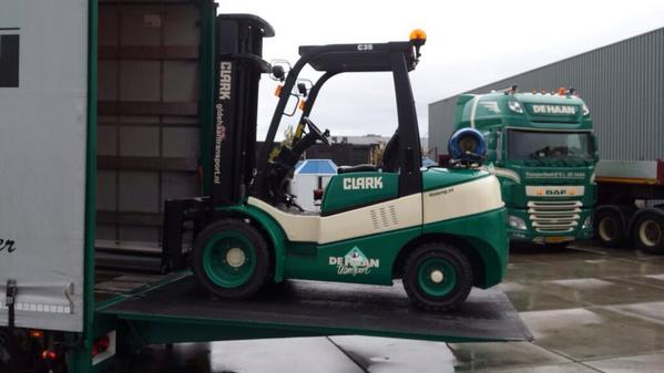 Onlangs afgeleverd aan onze huistransporteur G.L. de Haan Transport: #Clark C35L in huiskleur gespoten. #Itolang