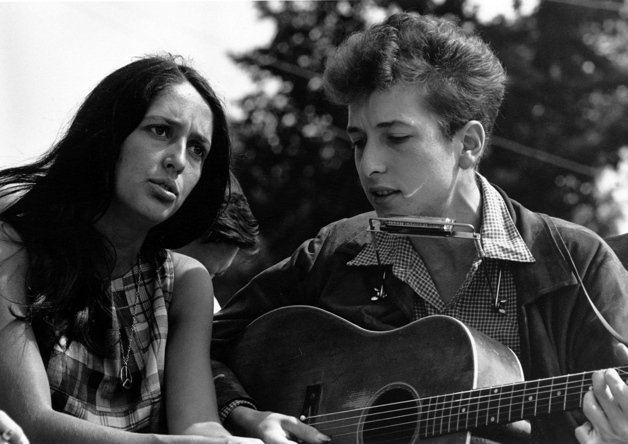 This is What Joan Baez and Bob Dylan Looked Like  in 1963 