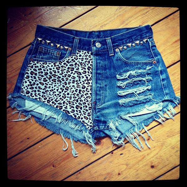 JaggedEvintage's tweet photo. How cute are our Leopard Love #customlevis we made for the gorgeous @NataleeValleys โฅโฅโฅ http://t.co/HRyRWARdX6 http://t.co/oWguZxYRuh