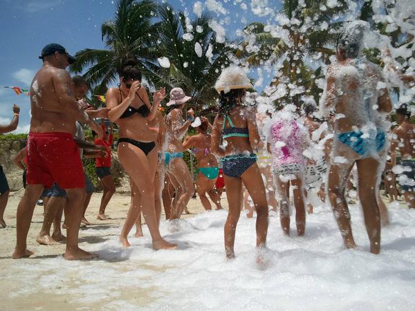 MeliaCuba's tweet photo. We are here, in case you can't control your #travel passion, #MeliaCuba #CubaTravel #ttot http://t.co/udSIRB4O7b