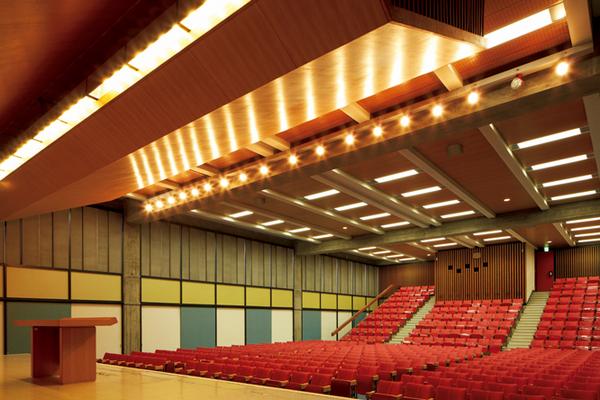 香川県職員有志による「香川県庁舎」本が再版されます！ - casabrutus.com/architecture/3…