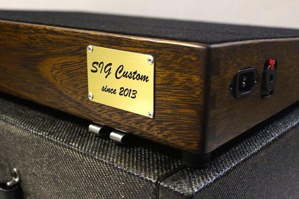 sigcustom's tweet photo. #pedalboard #pedal #sigcustom #cleantone #knowyourtone #pedalporn #pedalboardfrenzy #gearaholics #walrusaudio #jhsped http://t.co/E8heR8MaiW