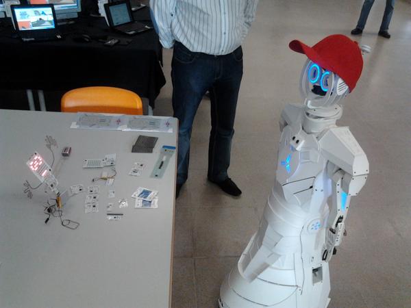 Printoo Man made a friend at a robotics and arduino meet up organized by ANPRI