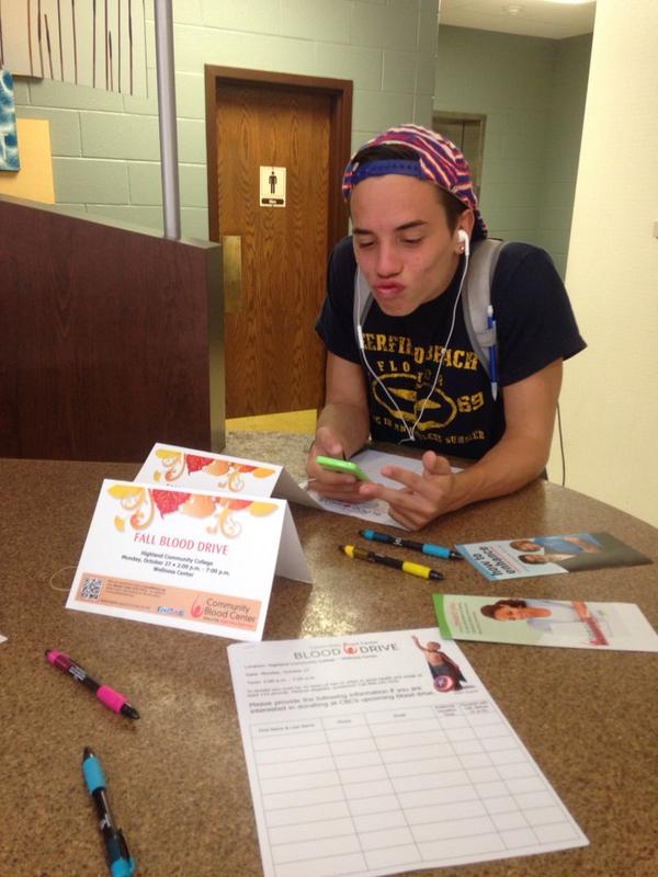 QuionesRey's tweet photo. Come visit @DerrickZaldivar and sign up for the #FallBloodDrive at Scottie Pause from 10:30-1pm http://t.co/syeRq9kL2V